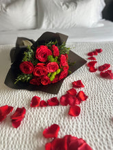 Load image into Gallery viewer, romantic dozen wrap