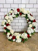 Load image into Gallery viewer, Floral wreath